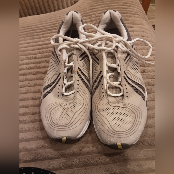Womens True Balance athletic shoes size 6.5 - Picture 1 of 7
